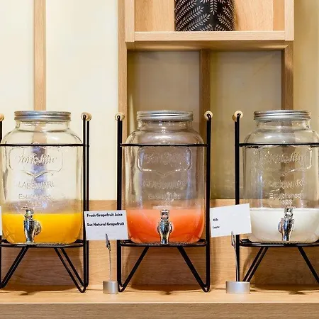 Отель Athina 4*