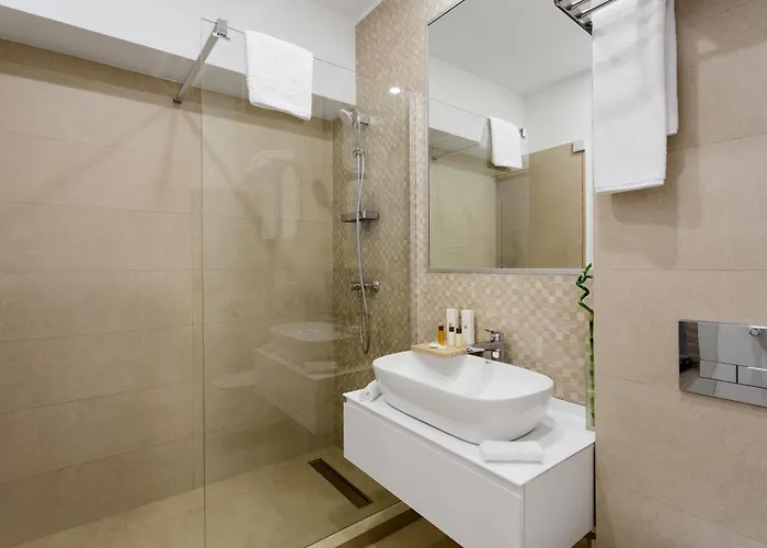 Отель Athina