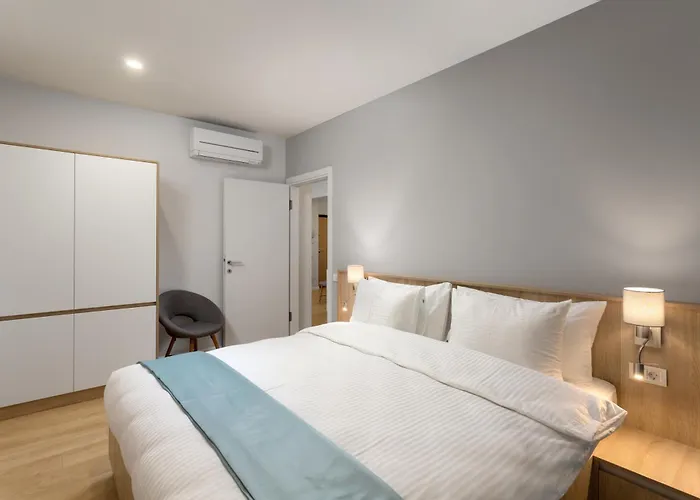 أثينا سويتس بوخارست