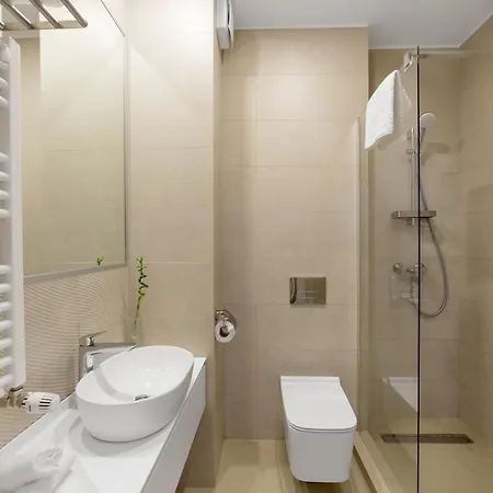 Athina Бухарест