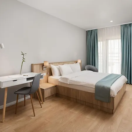 Отель Athina 4*