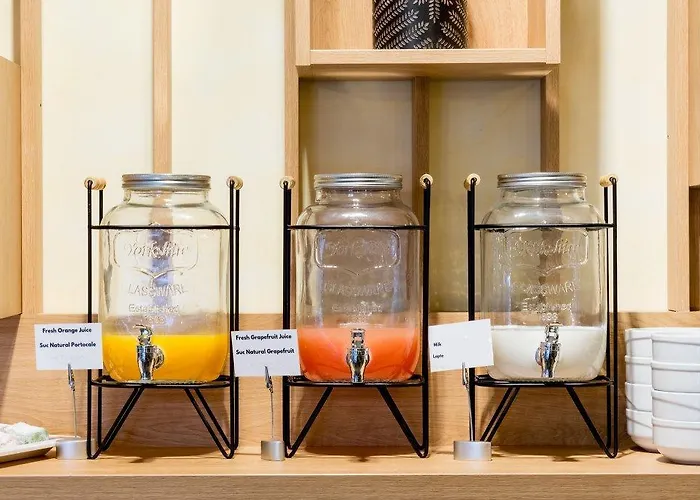 Отель Athina 4*